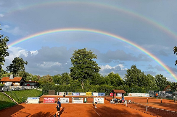 Regenbogen Tennisplatz