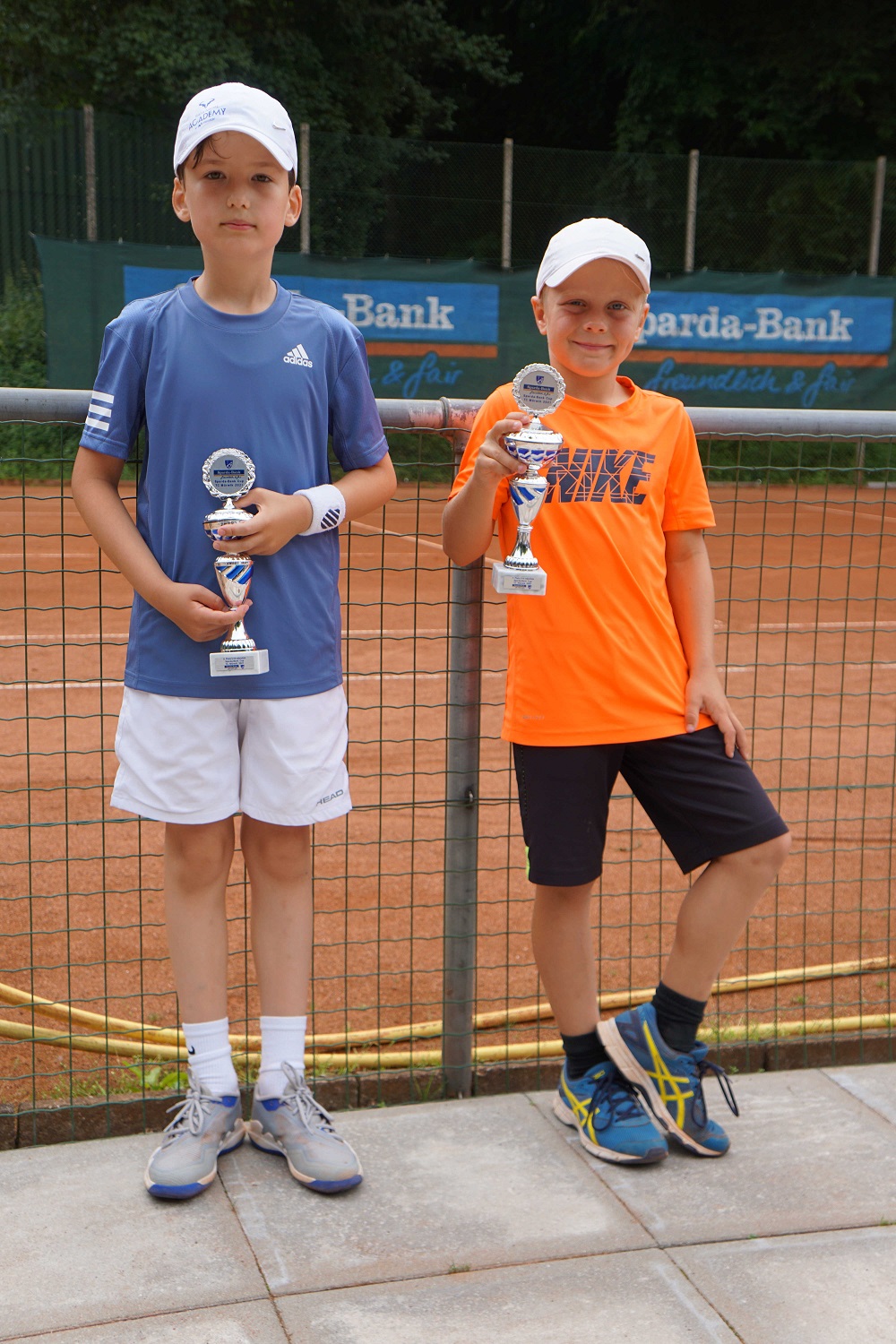 Sparda B C Top 2 bei den U10 Junioren Sieger Matti Loskerechts und Faris Omerbasic links